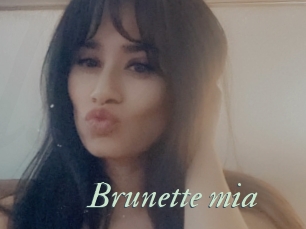 Brunette_mia