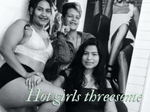 Hot_girls_threesome